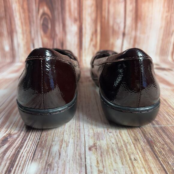 Clarks ASHLAND BUBBLE Sz 12 W Burgundy Maroon Patent Leather Shoes Flats Loafers - Picture 4 of 10